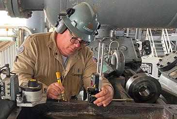 Setting up the laser equipment for flatness measurement of the top cover rails. Setting up the laser equipment for flatness measurement of the top cover rails.