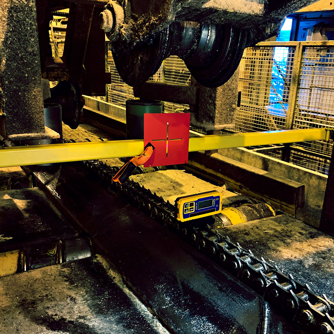 Setting up alignment system in sawmill