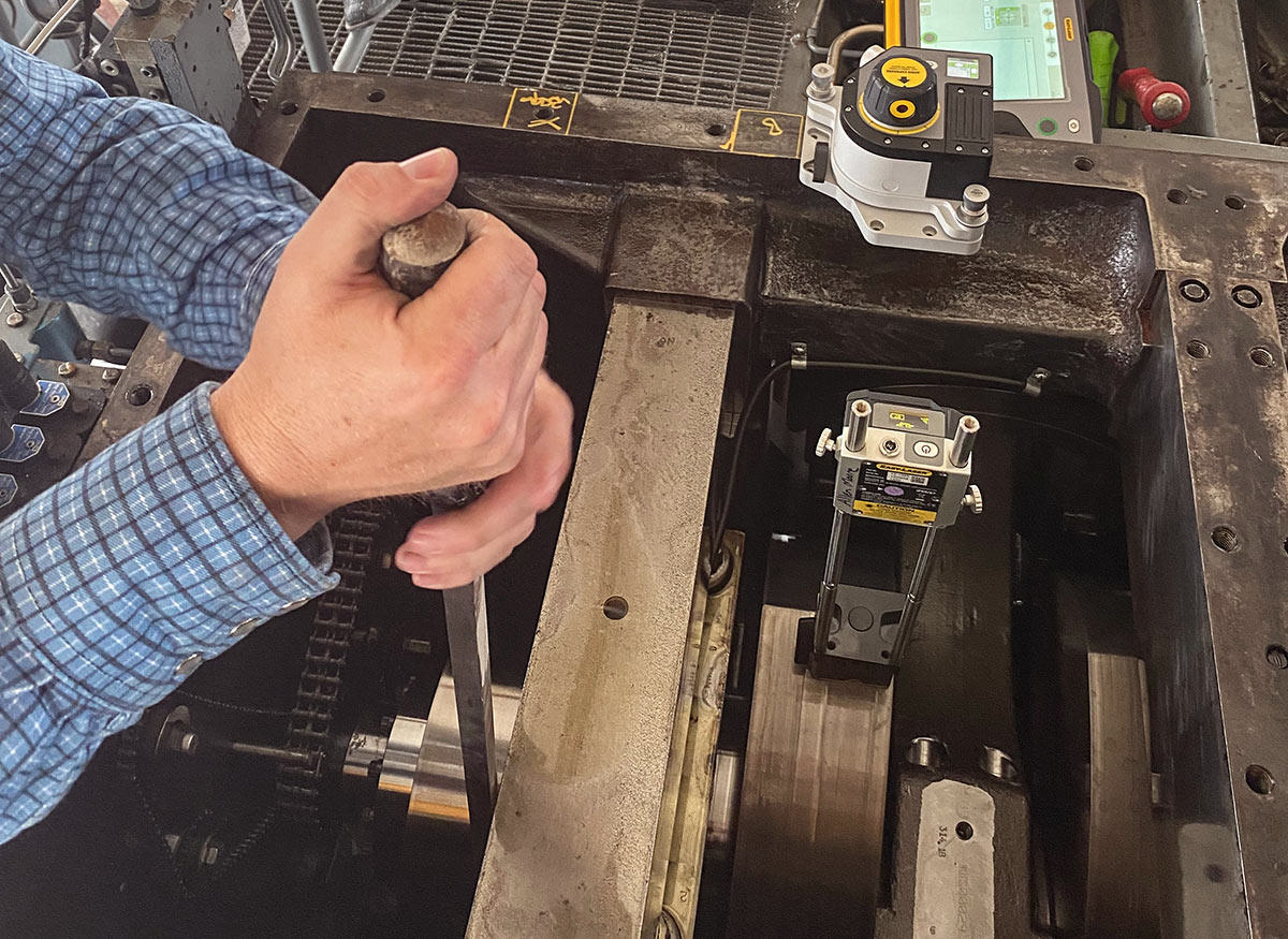 Checking crankshaft thrust