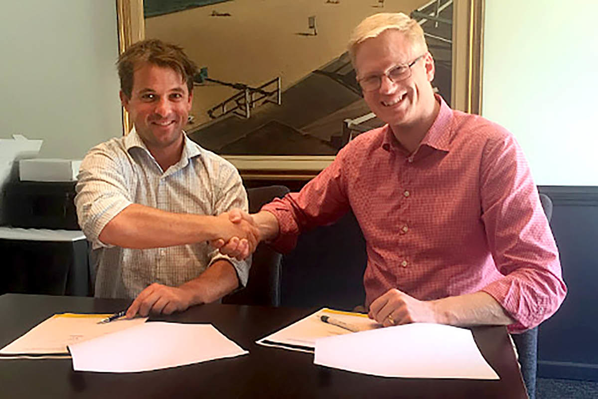 Nathan Osborn and Mikael Terner shaking hand